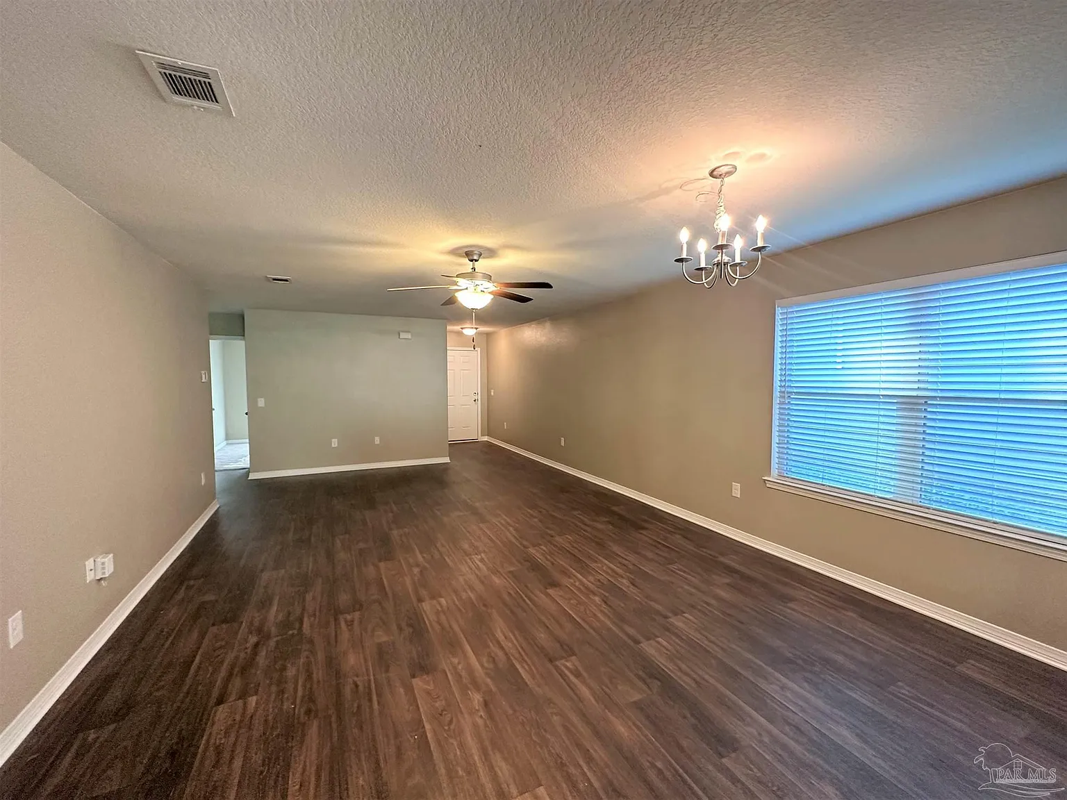 3 bed, 1400 sqft, $1,725 — Photo 2