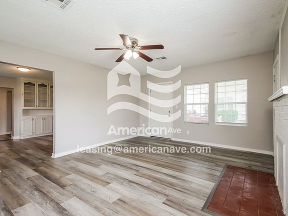 1372597_002_living_room_3.jpg