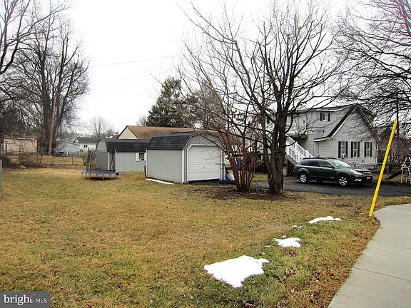 3rd image of 201 Avon Rd