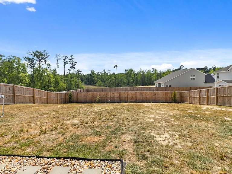 173 London Dr — Photo 35