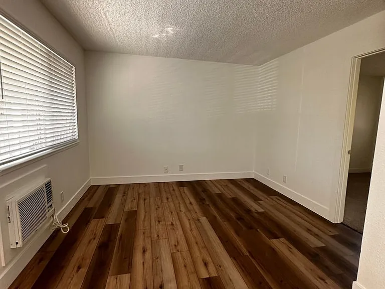 225 Boulder Creek Dr — Photo 3