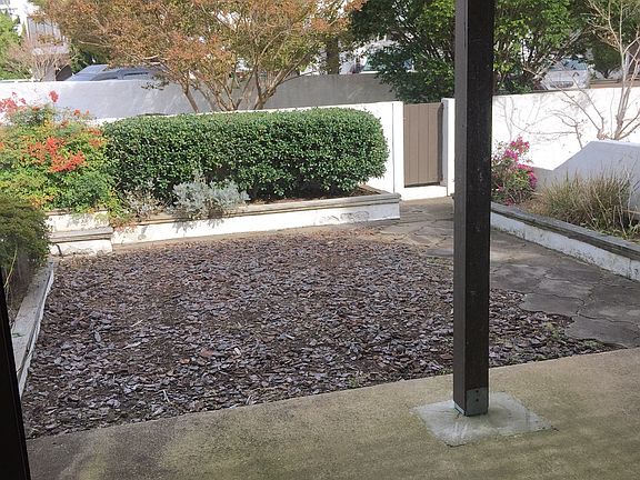 2nd image of 215 Linkhorn Dr