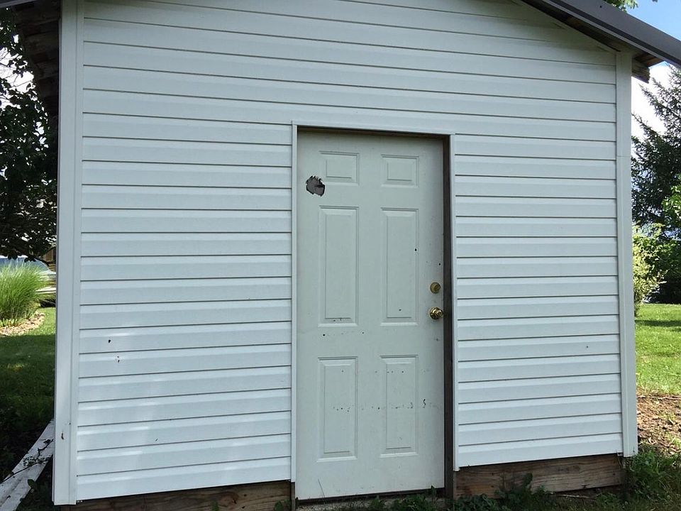 2nd image of 302 S Sycamore St