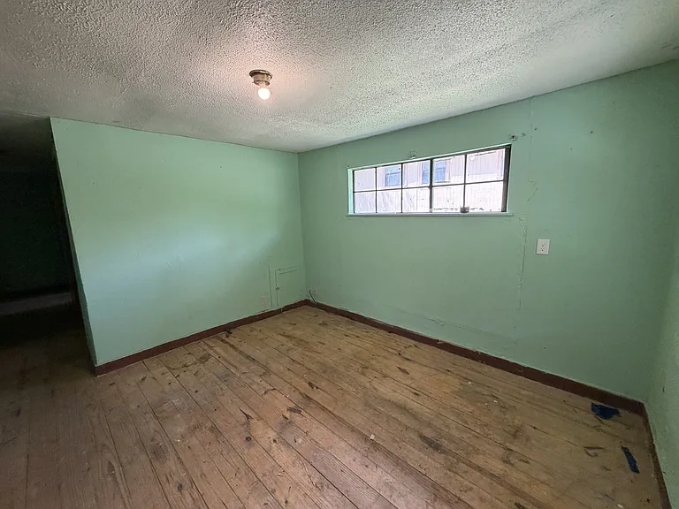 800 W 25th St — Photo 5