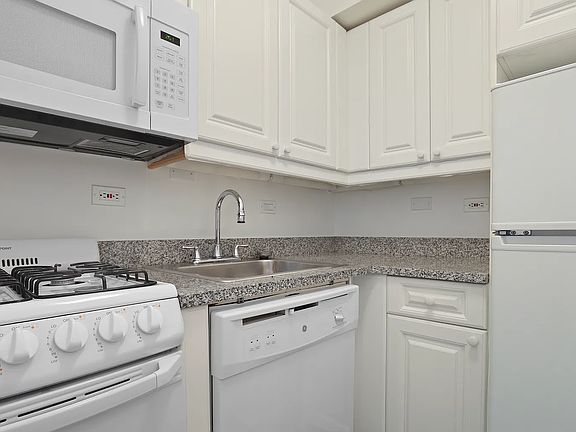 3rd image of 340 E 51st St APT 9J