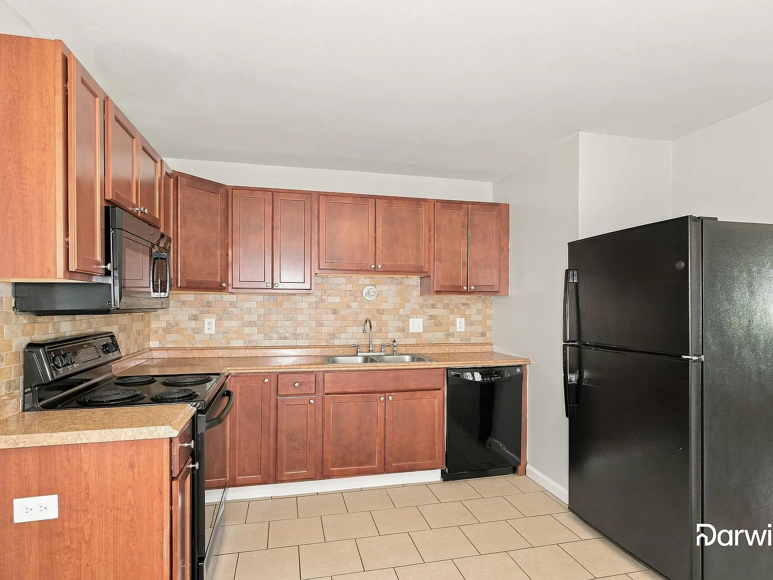 3 bed, 2.5 bath, 1670 sqft, $1,975 — Photo 4