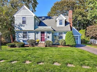 12 Harbour Ter, Cranston, RI 02905