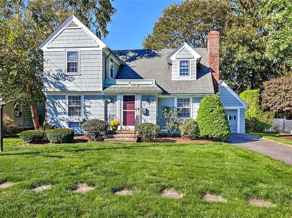 12 Harbour Ter, Cranston, RI 02905