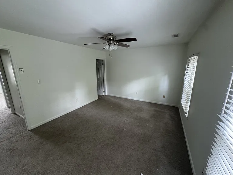 1910 Township Cir — Photo 11