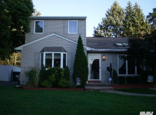 30 Victoria Rd, North Babylon, NY 11703