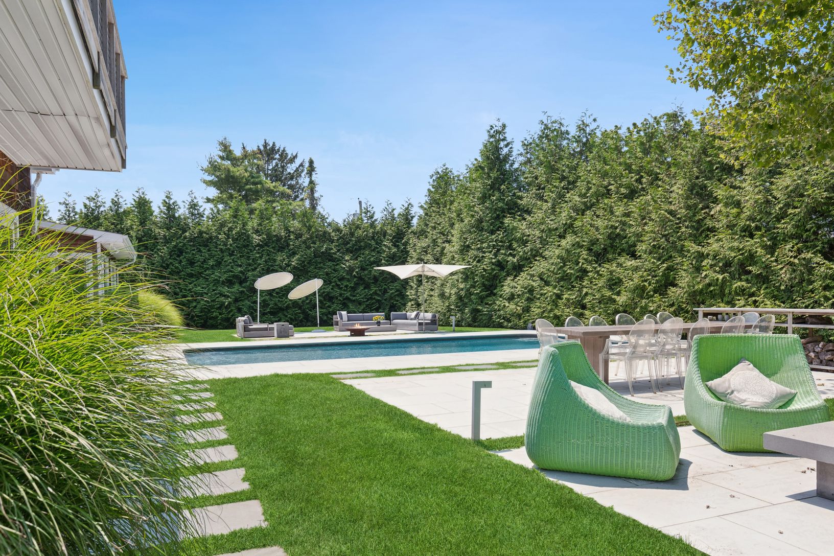  massive outdoor space with plenty of seating areas