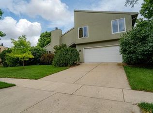 32 Brookshire Grn, Bloomington, IL