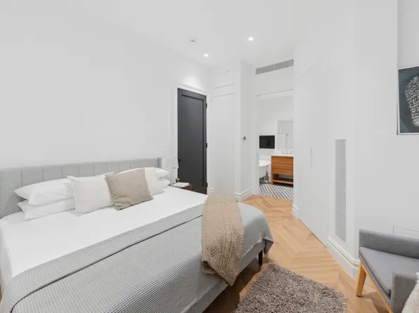 33 West 67th Street image 8 of 15