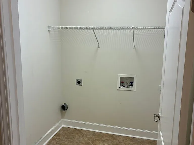 541 Eagle Blvd — Photo 14