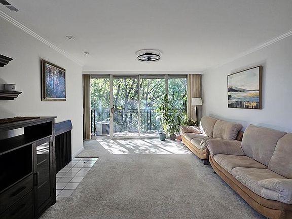3rd image of 5820 Oakwood Dr Unit 4L