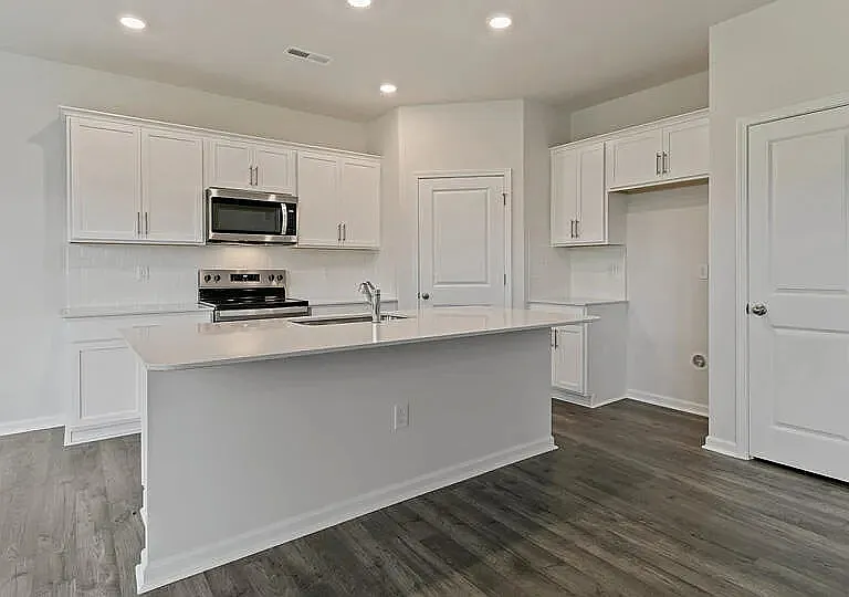 228 Chapel St — Photo 5