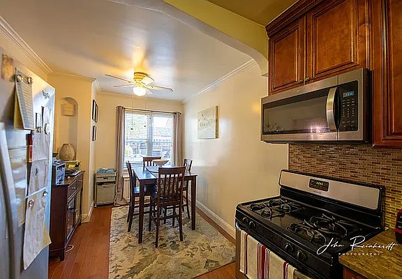4th image of 1070 E 52nd St
