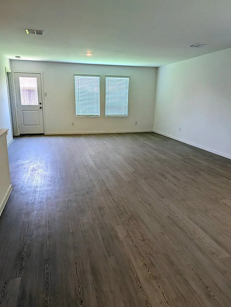 4 bed, 1720 sqft, $2,195 — Photo 3