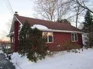 7 Paumanake Rd, Blue Point, NY 11715