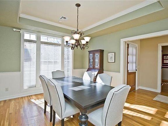 3rd image of 704 SW Glen Arbor Ave
