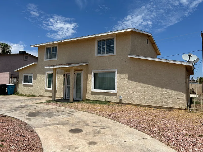 6 bed, 3.0 bath, 2269 sqft, $2,495 — Photo 3