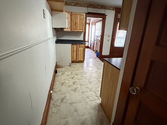 Hall to the kitchen