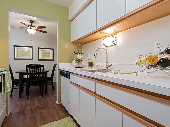 4th image of 24237 Country Squire St APT 259