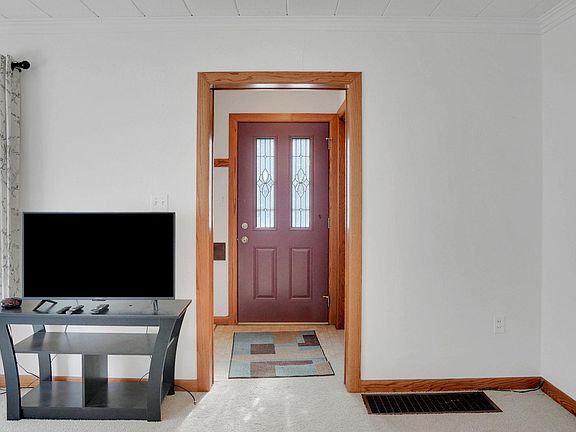 3rd image of 1023 W 10th St