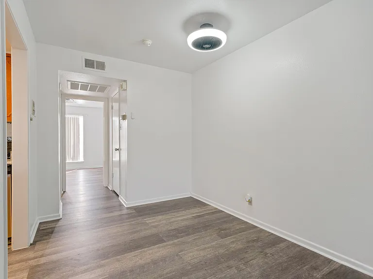 8401 N New Braunfels Ave #240 — Photo 11