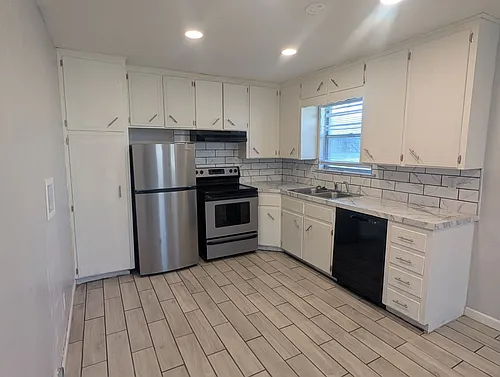 4308 Zephyr Rd Photo 1