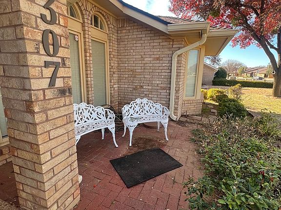 2nd image of 9307 Vicksburg Ave