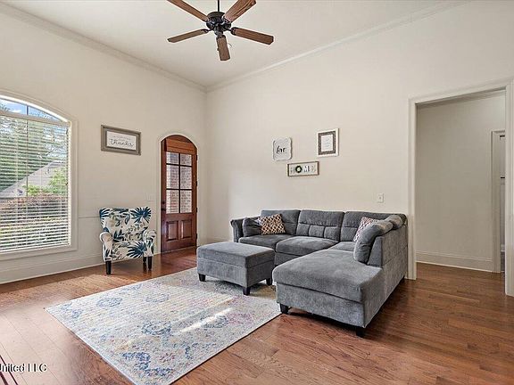 2nd image of 122 Stillhouse Creek Dr