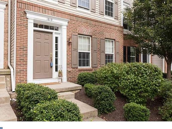 2nd image of 1819 Darlington Ln