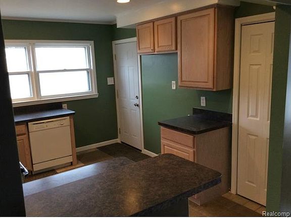 4th image of 18420 Wakenden St