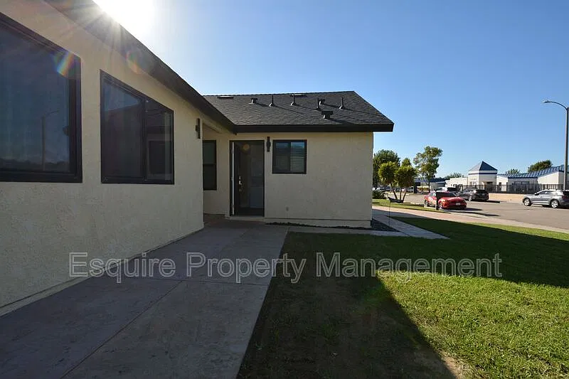 Studio, 1.0 bath, 298 sqft, $1,950 — Photo 1