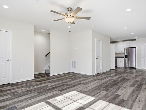 3rd image of 417 N Washington Ave #8