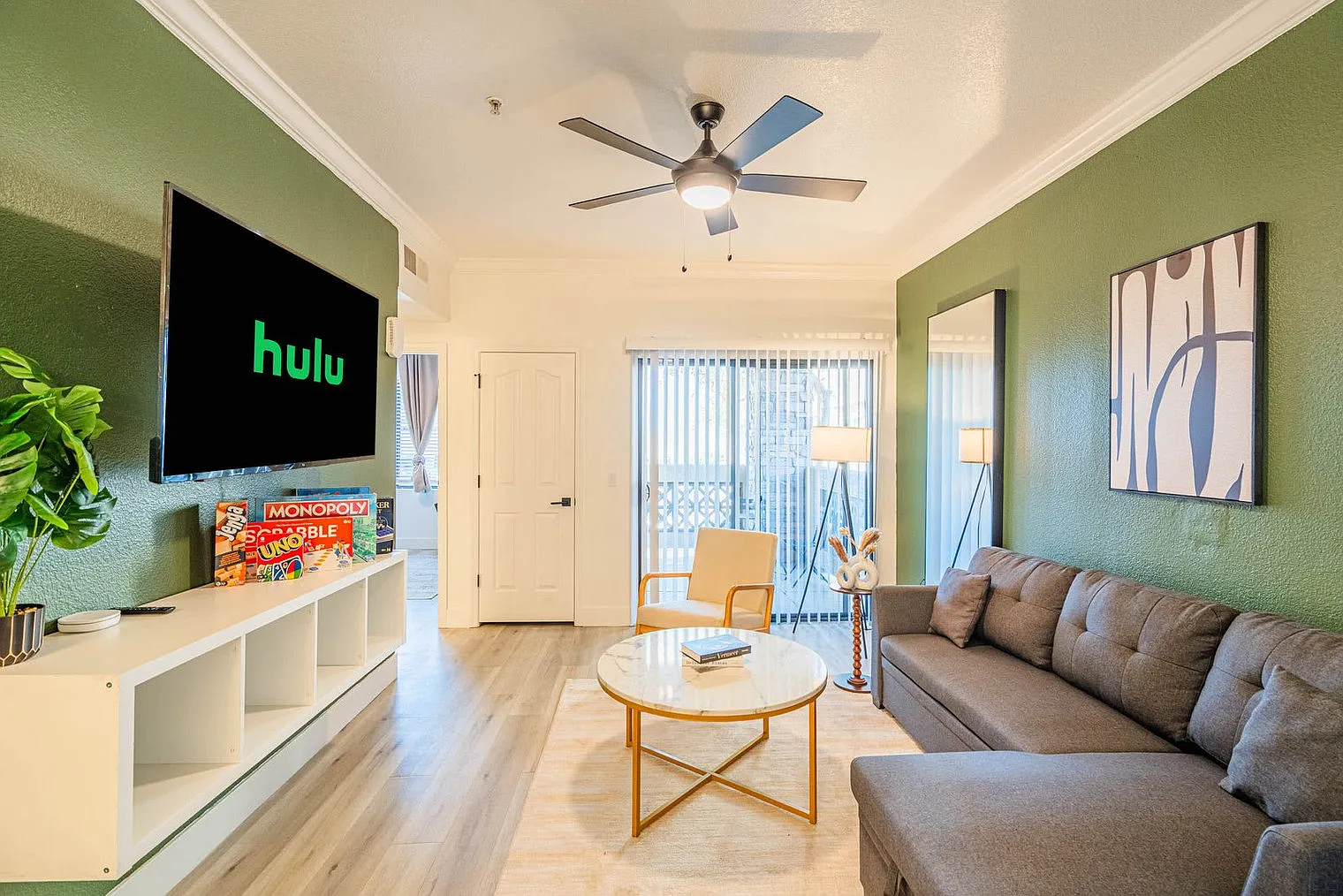 1 bed, 1.0 bath, 828 sqft, $4,017 — Photo 1