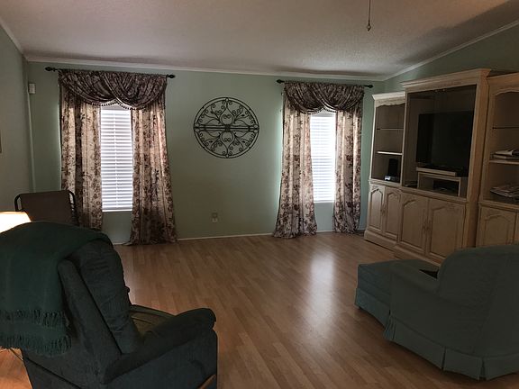 4th image of 833 Sunglow St