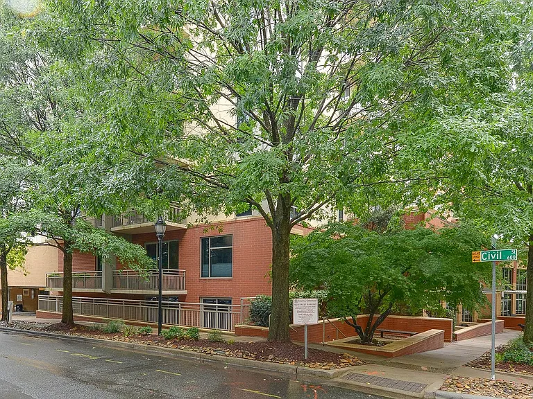 701 Royal Ct #306 — Photo 42