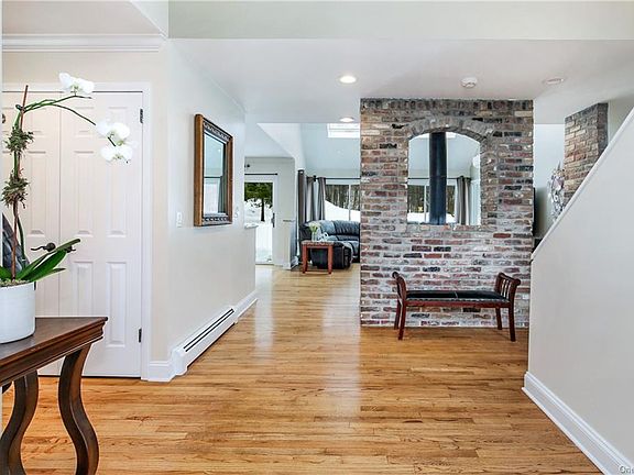 3rd image of 41 Brett Ln