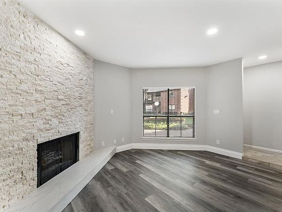 5th image of 3100 Walnut Bend Ln #303