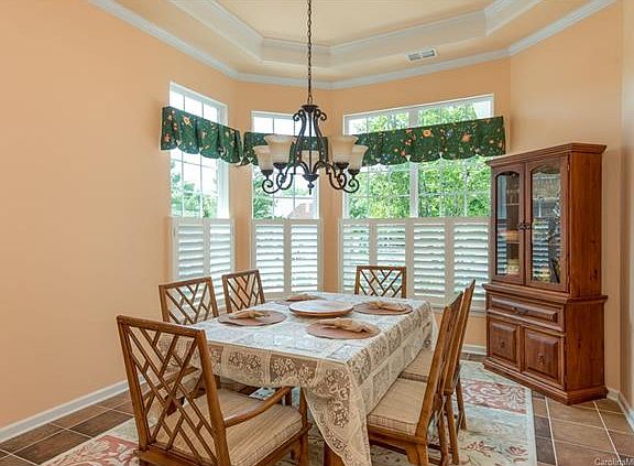 5th image of 10477 Bethpage Dr