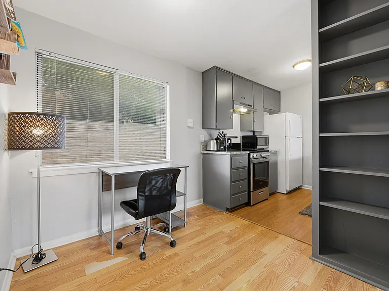 2408 Longview St #204 — Photo 9