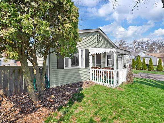 3rd image of 6558 Maple Way