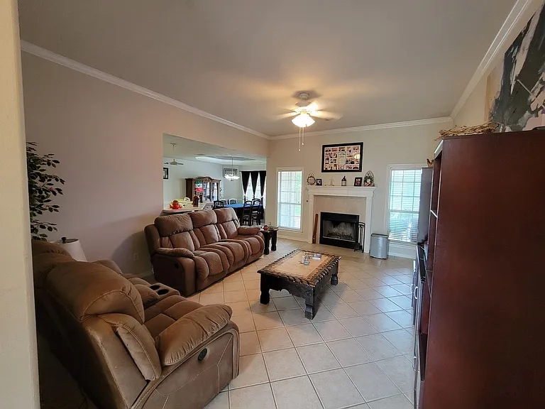 3707 Essen Loop — Photo 3
