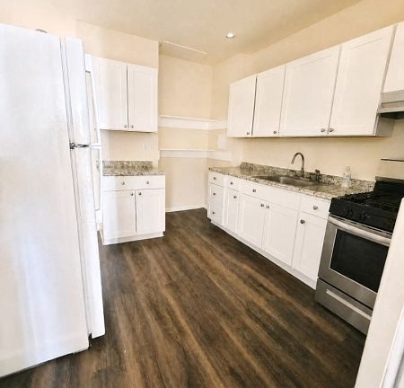 3rd image of 302 Pennington Ave