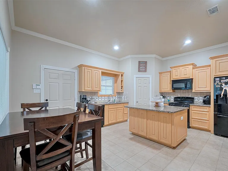 1416 Cranbrook Way — Photo 3