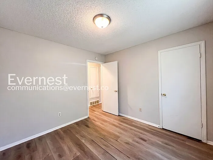 5565 Chapel Hill Dr — Photo 13