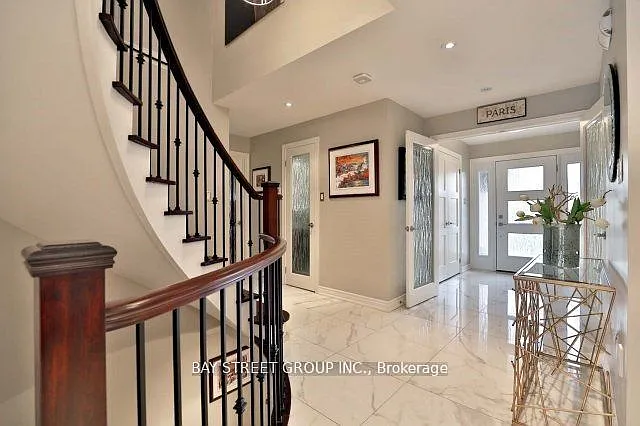 215 River Oaks Blvd E — Photo 2