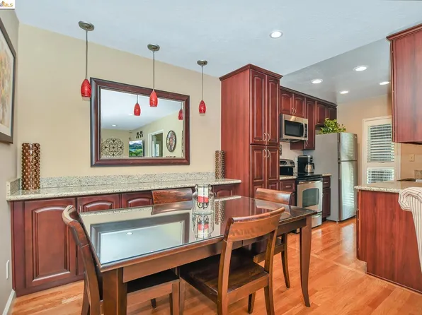 1240 Walker Ave APT 101, Walnut Creek, CA 94596